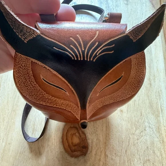 Brown Fox Leather Crossbody Bag - Picture 9 of 11